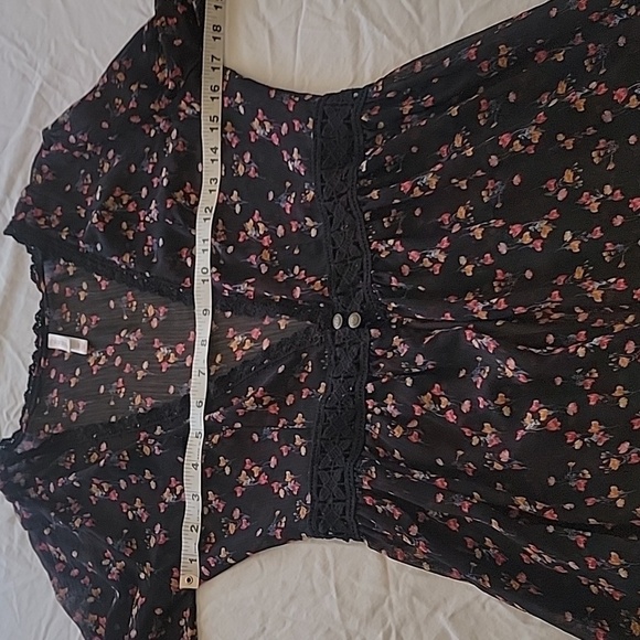 Xhilaration Size XS Sheer Crochet Trim Double Button High-Low Kimono Duster, EUC - Picture 6 of 11